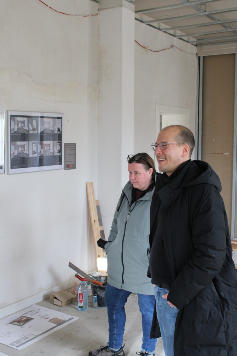 Benedikt Lux und Catrin Wahlen bei den Umbauarbeiten im Blindenmuseum